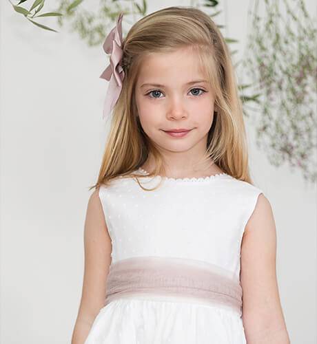 Vestido niña plumeti blanco lazada rosa empolvado | Aiana Larocca