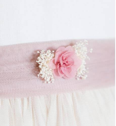 Flor con pinza para ceremonia y comunión | Aiana Larocca