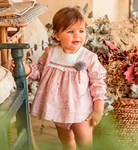 Jesusito niña gatitos blancos Familia Paolo de Marta y Paula | Aiana Larocca