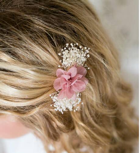 Flor con pinza para ceremonia y comunión | Aiana Larocca