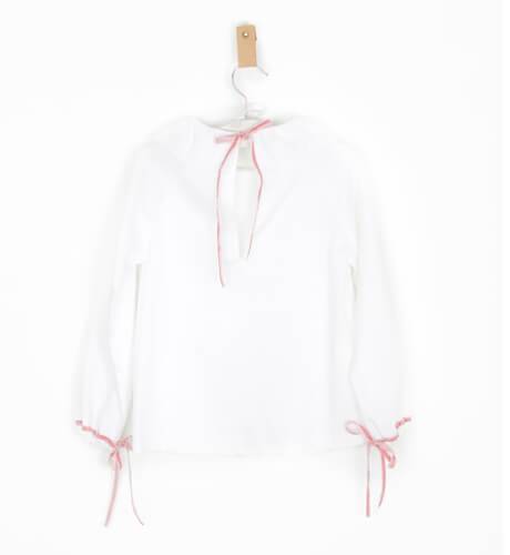 Blusa blanca detalle terciopelo de Eva Jeréz | Aiana Larocca