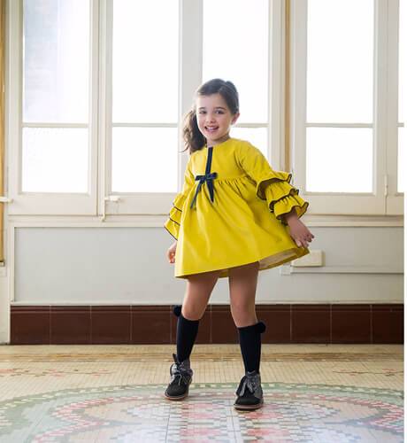 Vestido manga volantes mostaza de Rochy | Aiana Larocca