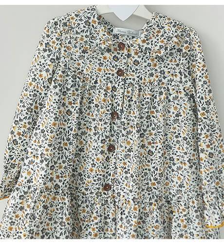 Vestido niña estampado flores mostaza de Blanca Valiente | Aiana Larocca