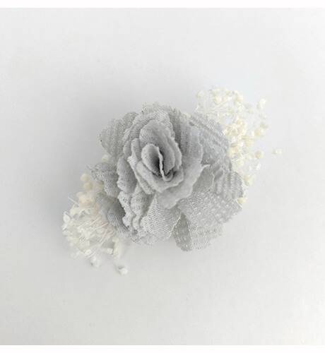 Flor con pinza para ceremonia y comunión | Aiana Larocca