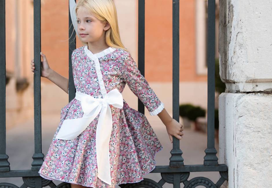 Vestido niña villela floral con lazada en crudo | Aiana Larocca